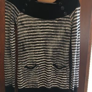 Long sleeve striped shirt with buttons and pockets